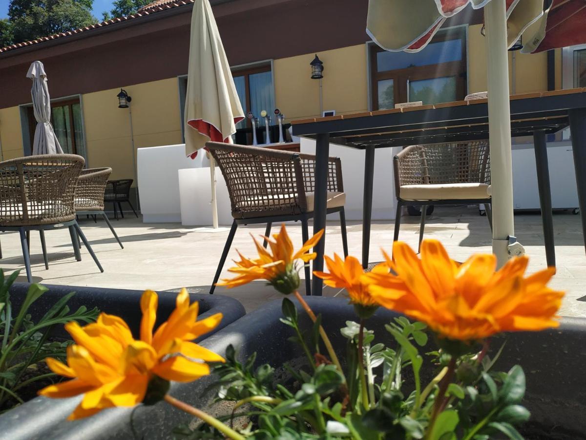 Hotel Restaurante Val アンタス・デ・ウジャ エクステリア 写真