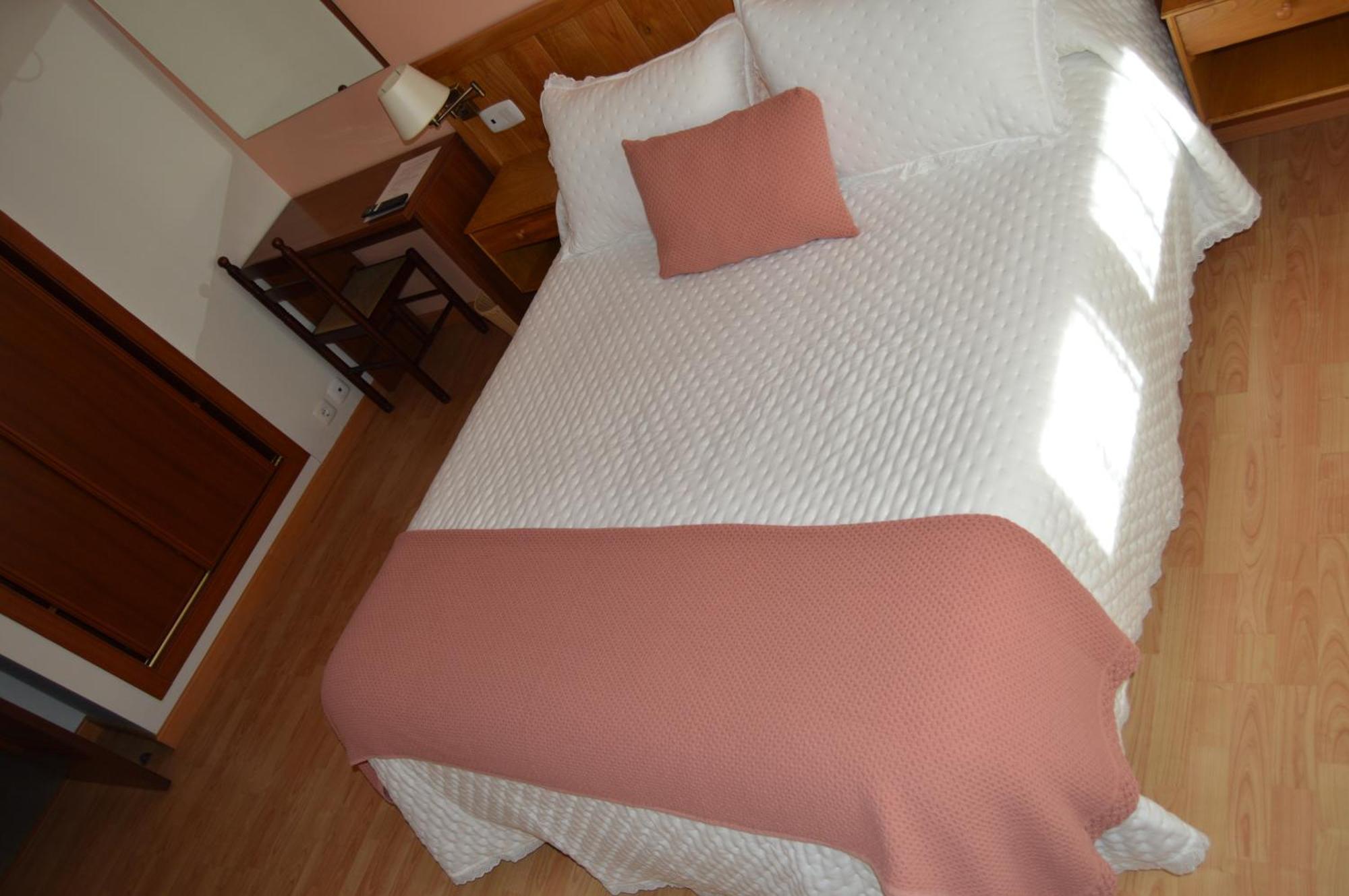 Hotel Restaurante Val アンタス・デ・ウジャ エクステリア 写真